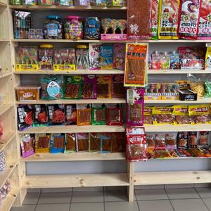 В продаже - Леденцы на палочке, японские конфеты Компэйто, снеки от не острых до очень острых.