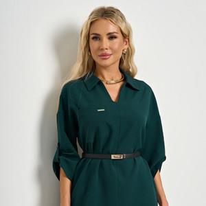 Платье зелёное с карманами от производителя Jetty. Модель прямого силуэта, выполнена из костюмного полотна, со спущенной линией плеча. Спинка изделия с отрезной кокеткой. Перед изделия со средним швом. Модель с отложным воротничком рубашечного типа. V-образный вырез горловины. Широкий рукав 3/4. Длина рукава регулируется с помощью паты и пуговицы. Идеальный выбор на каждый день. Ремень из экокожи в комплект не входит.