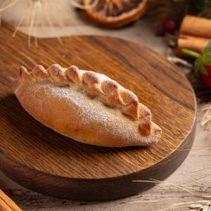 Ржаной пирожок с брусникой: чудесный небольшой пирожок идеально к кофе или чаю