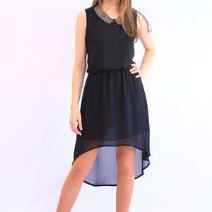 Платье "Миранда" без воротника. Ткань: шифон (черн.)
Состав: полиэстер 68%
            вискоза 32% 
Размерный ряд: 42-48  
Цена 620 руб. 