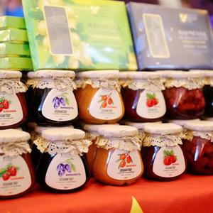 Варенья, конфитюры, ягодные соусы, пастила и мармелад ручной работы.