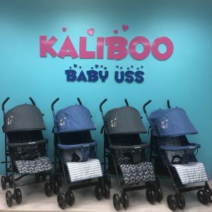 Cool Baby трость.




Коляска-трость 806 порадует вас стильным современным дизайном и маневренностью. Она идеально подходит для ежедневных прогулок, легкая по весу. Коляска-трость понравится не только малышам, но и родителям. В этой коляске Вашему малышу будет удобно и комфортно, для безопасности малыша предусмотрены трёхточечные ремни безопасности, разделитель ножек и защитный бампер. Все колеса спарены. Передние могут поворачиваться на 360 градусов. Бампер не даст малышу выпасть из коляски. К нему крепится мягкий ограничитель между ножек. Есть возможность снять и постирать покрытие. Есть сетчатое смотровое окошечко на капаре, кармашек для мелочей.
 
Тип сложения: трость
Количество детей: для одного
Возраст ребенка: от 6 месяцев до 3 лет
Положение для сна: (~170°) да
Количество колес: четырехколесные
Материал колес: пластик
Разная ширина осей: нет
Тип передних колес: два двойных
Фиксация передних колес: поворотные
Тип задних колес: два двойных
Фиксация задних колес: фиксированные
Регулировка подножки по высоте: да
Регулировка ручки по высоте: нет
Перекидная ручка: нет
Позиция ребенка в коляске: лицом по направлению движения
Ремни безопасности: трехточечные 
Регулировка спинки: На ремнях 
Тип тормоза: ножной
Материал обивки: ткань
Вес упаковки, кг: 6