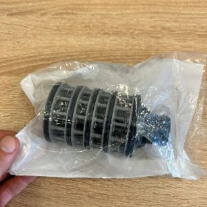 Представляем вашему вниманию оригинальный сепаратор поршня Clack V3005-02

Оригинальная запчасть нового образца V3005-02. Уплотняющий материал, используемый в распределительных сборках клапанов WS1 изготовлен из EPDM-материала (каучука на основе сополимера этилена, пропилена и диенового мономера). Этот материал показал лучшую устойчивость к воздействию хлора и хлорамина, содержащихся в источниках воды. Кроме того, он имеет лучшее сопротивление по изнашиванию/истиранию при использовании в системах с фильтрующими материалами.

Обратите внимание на тот факт, что на рынке России и Беларуси много фальсификата. В сепараторе нового образца V3005-02 уплотнения - черного цвета, в то время как в старых версиях, силиконовый материал имел более прозрачный цвет.
Производство США , Clack