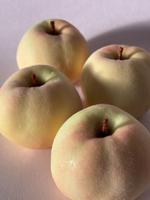 Свеча-персик