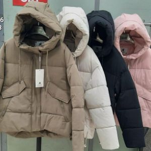 Одежда верхняя швейная женская из шерстяных тканей, из тканей из химических волокон и нитей, в том числе утепленные натуральным пухом, химическими материалами (холлофайбер, синтепон): куртки, пуховики, пальто
