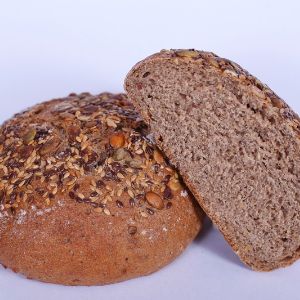 Хлеб Деревенский 320г
Тесто без сахара, замешанное на патоке. На ржаной муке, на ржаной закваске, с семенами льна и тыквы.