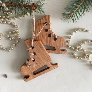 Елочные игрушки из массива дуба