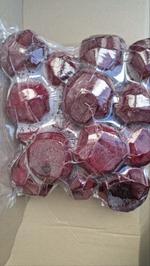 Очищенные овощи свекла