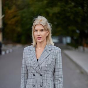 Мы изготавливаем женские и мужские пиджаки, а также другие модели верхней и повседневной одежды.
В нашем цехе созданы все условия для качественного и серийного пошива пиджаков: промышленное оборудование, опытные швеи, технолог, ВТО-станки, контроль качества.
Принимаем заказы на опт. Работаем по вашему образцу или техническому заданию. Пошив возможен как мелкими партиями, так и крупными объемами.
Мы не просто шьём — мы создаём одежду, соответствующую стандартам маркетплейсов и требованиям клиентов.