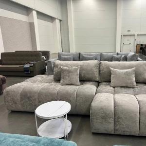 Блум с оттоманкой