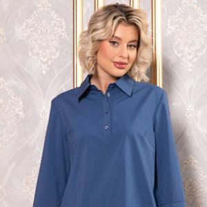 Блузка в голубом цвете от бренда LT Collection — это невероятно стильная и модная модель, которая сделает ваш гардероб еще более разнообразным. Выполнена из блузочного полотна. Свободный крой обеспечивает комфорт, а классический рубашечный воротник и застежка на четыре пуговицы придают образу элегантность. По спинке расположена кокетка, а низ рукавов украшен манжетами. Закругленные бока по низу добавляют модели изящества и современного стиля. Идеальный выбор для создания как повседневных, так и более официальных образов.