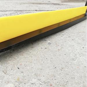 Полиуретановые накладки на вилы погрузчика обеспечивают защиту от износа и повышают безопасность работы на складе. Эти накладки значительно увеличивают срок службы оборудования, предотвращают повреждения и уменьшают шум. Они легко устанавливаются и идеально подходят для использования в тяжелых условиях.