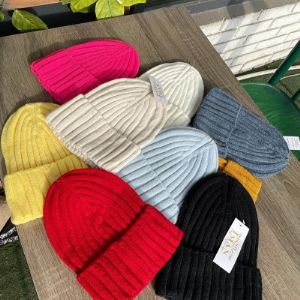 Зимние теплые шапки