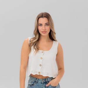 Женский вязаный топ с лаконичным дизайном. Подчёркивает фигуру, удобно сидит и легко комбинируется с юбками и брюками.