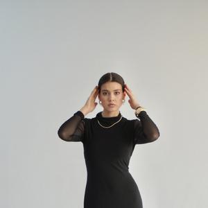 Плотный трикотаж + эластичная сетка - комбинация, которая всегда продаётся. Чёрный цвет универсален и стабильно входит в топ продаж в вечерних линейках. Материал тянется, не просвечивает и визуально вытягивает фигуру.
Материал: трикотаж масло + сетка
Размеры: 40-48
Другие размеры - по запросу.