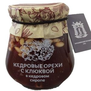 Изумительное лакомство, созданное из отборных кедровых орехов с лесной клюквой в сочетании с ароматным кедровым сиропом, способно удивить даже самого искушенного гурмана, а так же подарить энергию, силу и бодрость Уральских лесов. Орехи и клюква дают десерту множество микроэлементов и витаминов и, благодаря особенному процессу приготовления, орехи становятся мягче, сочнее и ароматнее.