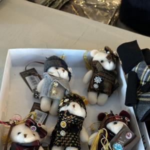 Оптовый склад аксессуаров: шляпы, шапки, брелоки