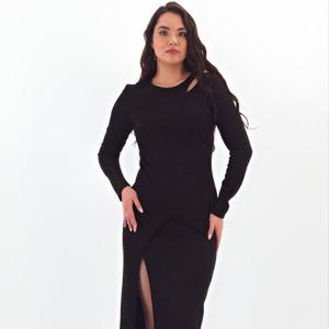 Платье-футляр трикотажное чёрное от бренда Braslava. Модель приталенного силуэта, с декоративным запахом и асимметричной горловиной. Разрез на юбке красиво приоткрывает ножку при ходьбе. Идеальный вариант для повседневного образа.