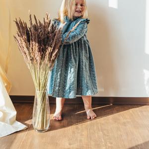 Платье "Василиса" из теплого хлопка( Фланель) Размерный ряд 80-116. Платье с пышной юбкой, со сборкой.Застежка потайная тесьма-молния, расположена в среднем шве спинки. Верхняя часть платья на подкладке. рукав втачной одношовный. В верхней части рукава расположено втачное декоративное крылышко. Низ рукава на резинке,