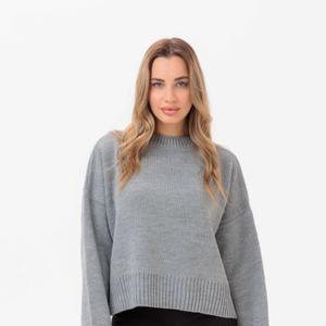 Стильный и уютный женский вязаный свитер, лёгкий в уходе и приятный на ощупь. Отличный вариант для магазинов и маркетплейсов.