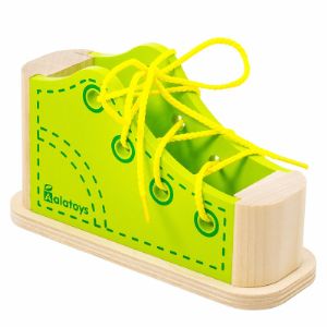 Шнуровка - это игрушка, развивающая навыки шнурования и мелкую моторику ребёнка.
Шнуровка от Алатойс - яркая, качественная игрушка в оригинальном формате ботинка. Она станет отличным тренажером для мелкой моторики и научит малыша шнуровать обувь. Пальчики малыша будут работать ловко и быстро.