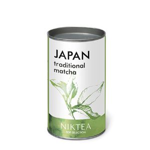 Классический японский зеленый чай, который используется в традиционной чайной церемонии. Нежная чайная пудра изготовлена из молодых весенних листьев и обладает освежающим, чуть терпким вкусом. Чай богат антиоксидантами и аминокислотами, благодаря чему оказывает мягкий бодрящий эффект и способствует концентрации внимания. Неизменный ингредиент ультрамодных чайных коктейлей