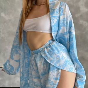 Пижама двойка - кимоно с шортами

🪡Швейное производство KEMSEL

➖ Пижама из Прада
➖ Миним.заказ от 500 шт 
➖ Изготовление модели по фото 
     ДОСТАВКА ПО ВСЕМУ СНГ 📦