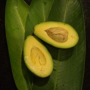 Авокадо
Регион: Кинтамани, Плага, Бедугул, Сингараджа
Вес: 350-450 гр
Характеристики: нежный сливочный вкус, средняя жирность