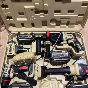 Feng Bao 4в1
1. Перфоратор - 05-24
2. УШМ 5230 125мм
3. Шуруповерт 21-13 60Nm.
4. Гайковерт 650 Nm. 
Аккумулятор 4шт.  по 6Ah.
З/у 2шт.