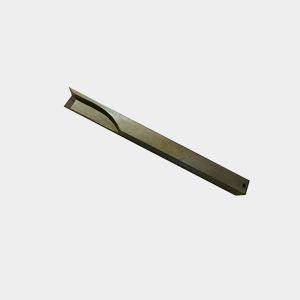 Угловой пробойник предназначен  для формирования прямых углов после фрезерования посадочных мест под  петли и замки.