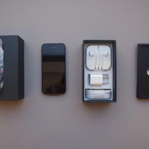 iphone 5. новые оригинальные телефоны Apple iPhone 4s, 5, 5c, 5s. Привожу из Финляндии.

Все находится в коробке, запечатано.

* iPhone 5 16GB - 17.490 

* iPhone 4s - 11.200 

* iPhone 5с 16GB - 15.990 

* iPhone 5S 16GB - 26.490 