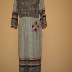 Платье женское в народном стиле, отделка крючком.