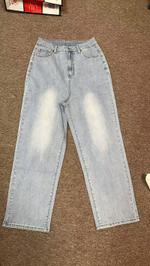 Женские джинсы китайского производителя из хлопка с содержанием 60–100%.