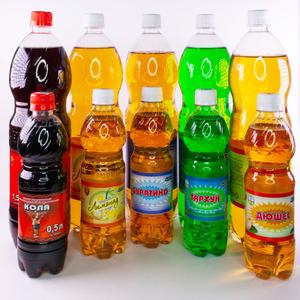 Сладкие газированные напитки в ассортименте.