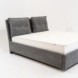 Интерьерная кровать Виктория Sky – модный и современный тренд в дизайне спален. Серия Sky (небо) – новая серия в линейке наших кроватей. Парящая, как бы застывшая в воздухе кровать позволяет получить удобное и комфортное спальное место, а так же подчеркнуть необычность спального интерьера. На спинке кровати закреплены две объемные подушки, при необходимости их легко можно снять. Небольшой угол наклона спинки делает кровать очень комфортной для просмотра телевизора, чтения или завтрака. В качестве основы спального места выступает каркас с березовыми ламелями. Подъемный механизм с газовыми амортизаторами позволит легко поднимать и опускать основание, получая быстрый доступ к внутреннему ящику для хранения.

Срок изготовления и доставки 5 рабочих дней !
Работаем строго по договору!
Гарантия 18 месяцев!
Возврат товара в полном соответствии с законом!
Вся продукция и материалы сертифицированы!