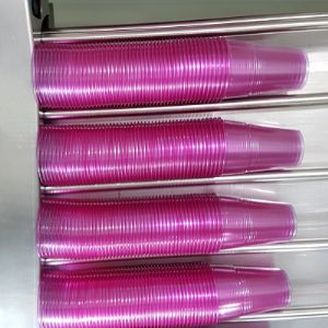 фиолетовые одноразовые пластиковые стаканы 200 мл для горячих и холодных напитков Напра.рф