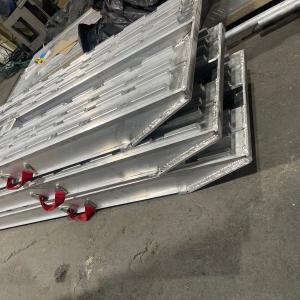 Трапы (сходни) - это идеальное решение для тех, кто хочет обеспечить легкость при эксплуатации своего квадроцикла или другой техники. Эти трапы изготовлены из алюминия, что делает их легкими и прочными, что позволяет использовать их для различных видов техники.

Трапы изготавливаются с применением лазерной сварки, что делает швы прочными и исключает человеческий фактор. Они также легко устанавливаются и демонтируются, что делает их удобными в использовании.

Трапы имеют гарантийный срок 1 год, который покрывается производителем. Это значит, что вы можете быть уверены в качестве этого товара и его долговечности.