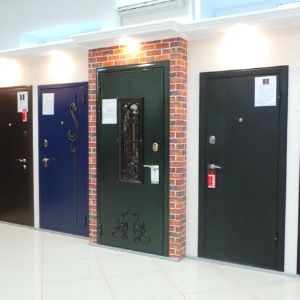 зал входных дверей. 