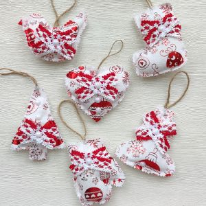 Наборы новогоднего декора из текстиля от российского производителя новогодних товаров.