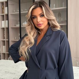 Жакет серо-синий с укороченными рукавами от компании Valentina. Модель приталенного силуэта выполнен из легкой костюмной ткани. Цельнокроенный рукав. Английский отложной воротник. Двубортная застежка на петли и пуговицы. По линии талии застрочены складки. Низ ровный, без разрезов. Жакет станет прекрасным дополнением к повседневному гардеробу. Рекомендуемая стирка при t не более 30°.