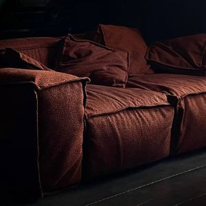Диван KayWay Daddy. Выглядит так, как должен выглядеть такой диван. Бесподобно удобен и красив. Съёмный чехол на каждой детали.