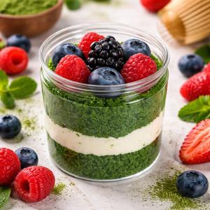 Правые со свежими ягодами