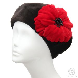 Меховый шапки Лидии Свиридюк. 