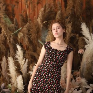 Мини-платье от GERA COLLECTION Размерная линейка: 44-46 Материал: штапель Расцветки: белый, чёрный, малина, электрик, голубой.