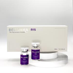 Belleera R15 — это мультикомпонентный скинбустер, разработанный для интенсивного увлажнения, осветления и восстановления кожи. Препарат содержит около 40 активных компонентов, включая глутатион, гиалуроновую кислоту, аминокислоты, витамины и антиоксиданты. Такая формула эффективно выравнивает тон кожи, повышает её упругость, снижает выраженность пигментации и мелких морщин, а также стимулирует выработку коллагена и клеточную регенерацию. Belleera R15 подходит для тусклой, обезвоженной и уставшей кожи, возвращая ей сияние и здоровье.

✨ Основные эффекты
Омоложение: восстановление упругости и эластичности кожи, уменьшение морщин и тонких линий.
Осветление: снижение выраженности пигментных пятен и выравнивание тона кожи.
Увлажнение: глубокое и продолжительное увлажнение кожи, предотвращающее сухость и шелушение.
Защита: нейтрализация свободных радикалов и защита от негативного воздействия окружающей среды.