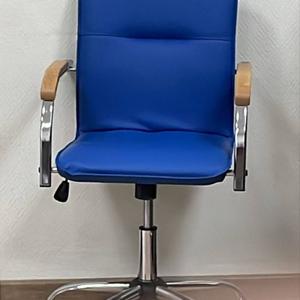 есть в наличии, наши реализованные проекты . Независимо от того, где проводится медицинская помощь – в крупной больнице, небольшой клинике, на производстве, в школе или санатории – везде требуется надежное и удобное место для пациента. Медицинская кушетки,банкетки как раз и предназначена для безопасного и комфортного размещения во время осмотров и процедур.
А для организации удобных зон ожидания и работы персонала, например, на постах медсестер, в приемных отделениях больниц, травмпунктах и поликлиниках, незаменимы медицинские банкетки. Они помогают создать функциональное и эргономичное пространство в любом медицинском учреждении.
ООО Панинокс, собственное производство медицинскй и офисной мебели.