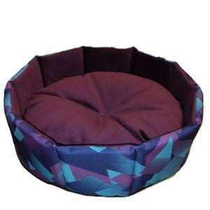 Лежанка круглая  с бортом и съемной мягкой подушкой, диаметр 50 см, высота борта 15 см. Изготовлено: внешняя сторона  - окфсорд, внутренняя сторона - флок/ велюр/микровелюр.Наполнение: поролон и синтепух.