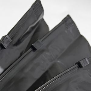 Зип-лок пакет черного цвета