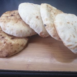 Пита(пустотелая) круглая, диаметр 17 см, упаковка - 5 штук - 25 руб/шт, вес 155 грамм.