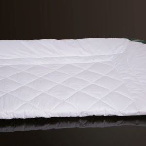 Одеяло 1,5-спальное, 2х-спальное, Евро. Наполнитель-холлофайбер. Ткань: полиэстер или бязь. Плотность-150 г/м2, 200 г/м2, 300 г/м2.
Расцветка и состав ткани подбираются по желанию клиента.